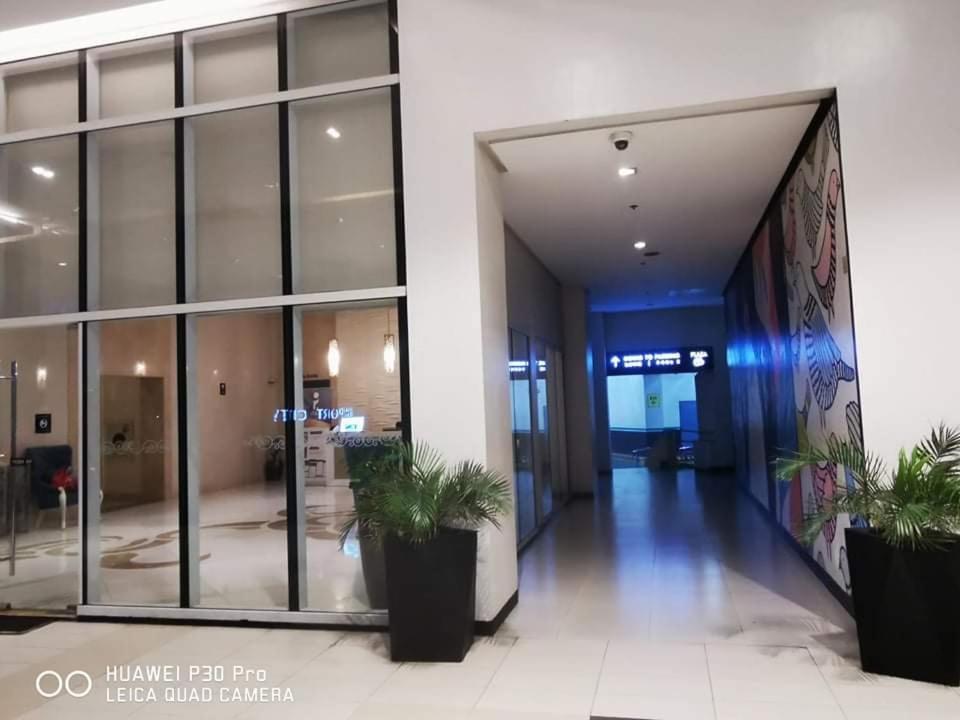 Staycation Condotel @150Newport Pasay City مانيلا المظهر الخارجي الصورة
